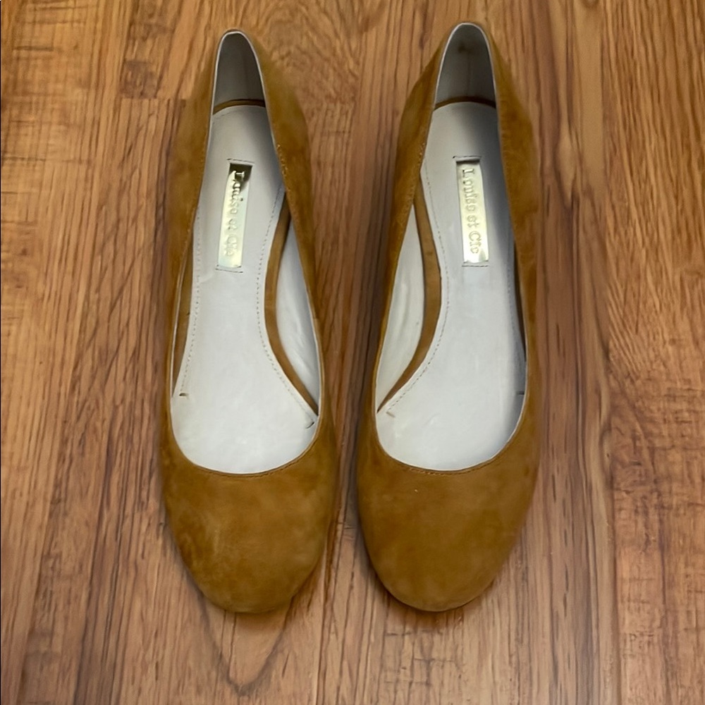 NWT Louis et Cie Brown Suede leather‎ Women’s Low Heel Shoes, size 5.5